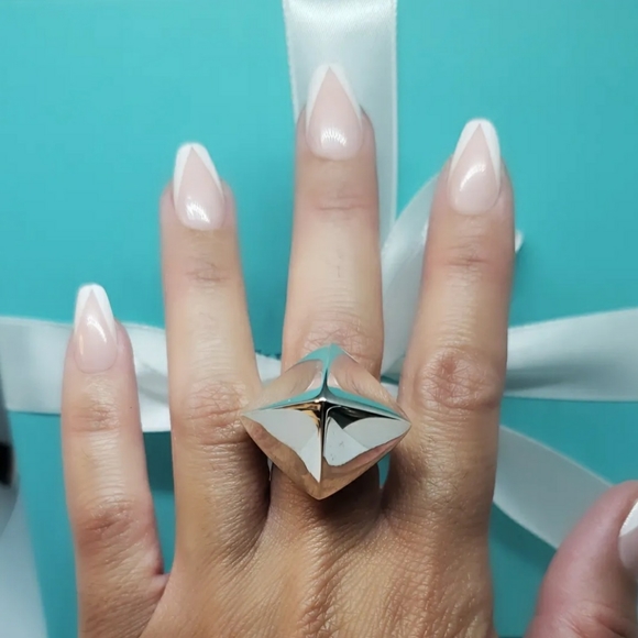 Tiffany & Co., Pyramid Ring - Picture 2 of 13